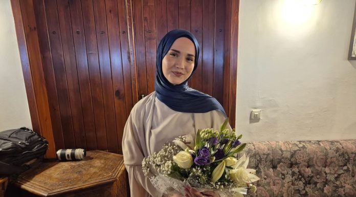 VELIKI PONOS: Emina Umihanić postala hafiza Kur’ana VELIKI PONOS: Emina Umihanić postala hafiza Kur’ana - featured image
