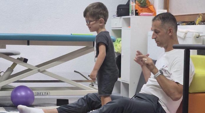 Mali Edin iz Ilijaša treba dobre ljude: Nedostaje još malo novca za nastavak terapija