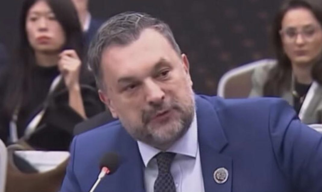 Elmedin Konaković: “Dva službenika Ambasade Srbije imaju 48 sati da napuste Bosnu i Hercegovinu” - featured image Elmedin Konaković: “Dva službenika Ambasade Srbije imaju 48 sati da napuste Bosnu i Hercegovinu” - featured image