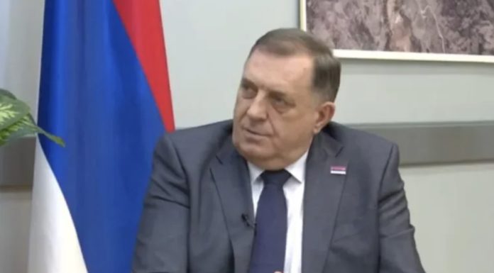 DODIK PRKOSI AMERIKANCIMA: „Drina nikada nije bila granica jednog naroda…“ DODIK PRKOSI AMERIKANCIMA: „Drina nikada nije bila granica jednog naroda…“ - featured image