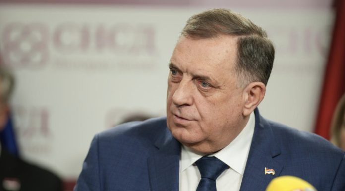 Dodik ponovo traži ukidanje Suda i Tužilaštva BiH: Pozvao i srpske kadrove da se povuku Dodik ponovo traži ukidanje Suda i Tužilaštva BiH: Pozvao i srpske kadrove da se povuku - featured image