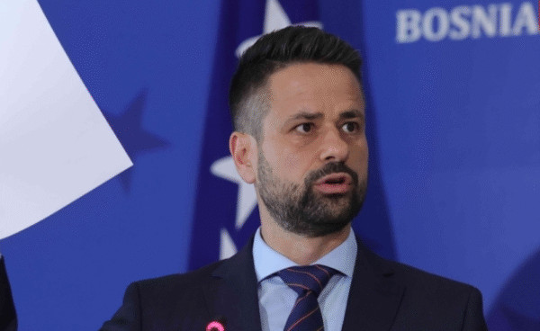 SKANDALOZNA IZJAVA AMIDŽIĆA ZAPALILA MREŽE: Bošnjačke političare bih odveo u crkvu, u džamijama ih to ne uče - featured image