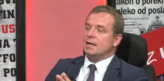 Advokat Čedomir Stojković upozorio: Jedan detalj na beogradskom aerodromu, tokom dočeka tijela Ratka Mladića, izazvao brojne reakcije Advokat Čedomir Stojković upozorio: Jedan detalj na beogradskom aerodromu, tokom dočeka tijela Ratka Mladića, izazvao brojne reakcije - featured image