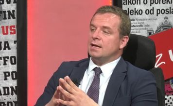 Advokat Čedomir Stojković upozorio: Jedan detalj na beogradskom aerodromu, tokom dočeka tijela Ratka Mladića, izazvao brojne reakcije Advokat Čedomir Stojković upozorio: Jedan detalj na beogradskom aerodromu, tokom dočeka tijela Ratka Mladića, izazvao brojne reakcije - featured image