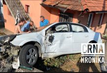 Pijani vozač automobilom uletio u tuđu avliju, zaustavio se ispred žene Pijani vozač automobilom uletio u tuđu avliju, zaustavio se ispred žene - featured image
