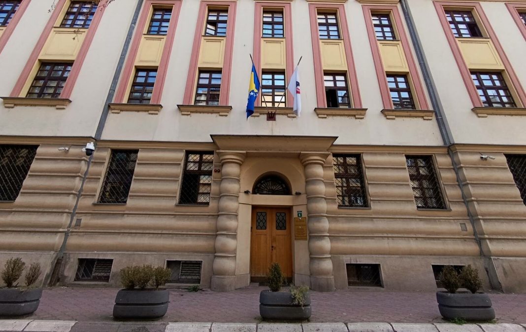 Određen pritvor Adnanu Lokvančiću, osumnjičenom za svirepo ubistvo majke i brata u Hrasnici - featured image