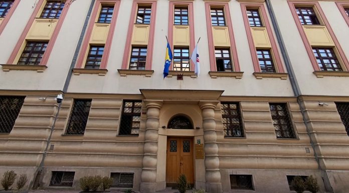Određen pritvor Adnanu Lokvančiću, osumnjičenom za svirepo ubistvo majke i brata u Hrasnici Određen pritvor Adnanu Lokvančiću, osumnjičenom za svirepo ubistvo majke i brata u Hrasnici - featured image