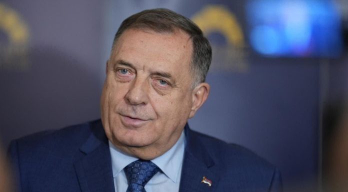 Dodik ide na sahranu Mladića: Još jedna poruka iz RS-a koja će izazvati ogorčenje u BiH Dodik ide na sahranu Mladića: Još jedna poruka iz RS-a koja će izazvati ogorčenje u BiH - featured image