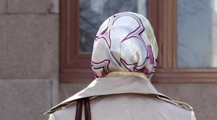 VELIKA PRAVNA BITKA: Nastavnica odbila skinuti maramu, njen slučaj sada bi mogao promijeniti pravila VELIKA PRAVNA BITKA: Nastavnica odbila skinuti maramu, njen slučaj sada bi mogao promijeniti pravila - featured image