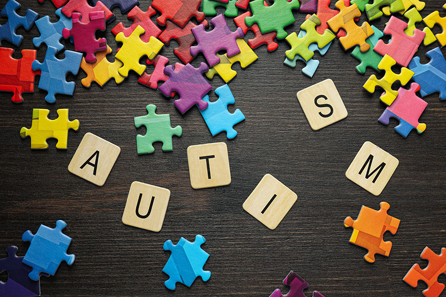 Autizam: znakovi upozorenja koje bi svaki roditelj trebao znati - featured image