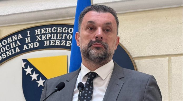 Konakovićeve riječi o penzionerima izazvale buru: „Zavucite ruku u džep i vidite šta osjećate“ Konakovićeve riječi o penzionerima izazvale buru: „Zavucite ruku u džep i vidite šta osjećate“ - featured image