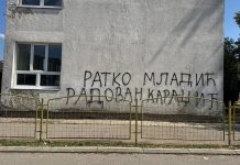 Prvi je dan škole, a na školskom zidu u Bratuncu i dalje stoji ime Ratka Mladića: Tokom rata tu je bio logor za Bošnjake Prvi je dan škole, a na školskom zidu u Bratuncu i dalje stoji ime Ratka Mladića: Tokom rata tu je bio logor za Bošnjake - featured image
