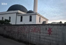Provokacija u Banjoj Luci: Zid Gazanfer-begove džamije oskrnavljen porukom “Ratko heroj”