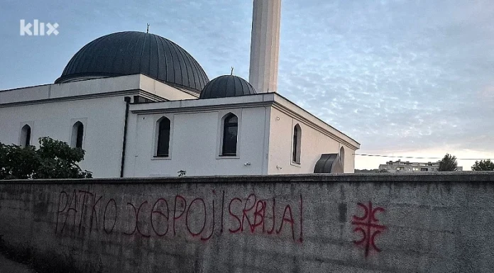 Provokacija u Banjoj Luci: Zid Gazanfer-begove džamije oskrnavljen porukom “Ratko heroj”