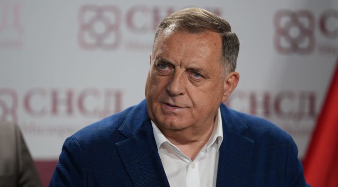 DODIK PONOVO UDARIO NA DRŽAVNE INSTITUCIJE! Pozvao srpske kadrove da napuste Sud i Tužilaštvo BiH DODIK PONOVO UDARIO NA DRŽAVNE INSTITUCIJE! Pozvao srpske kadrove da napuste Sud i Tužilaštvo BiH - featured image