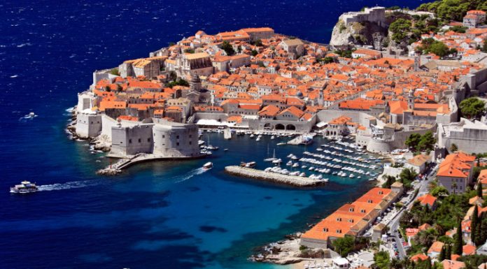 U Dubrovniku uhapšeni muškarci iz BiH zbog veličanja zločinca Mladića U Dubrovniku uhapšeni muškarci iz BiH zbog veličanja zločinca Mladića - featured image