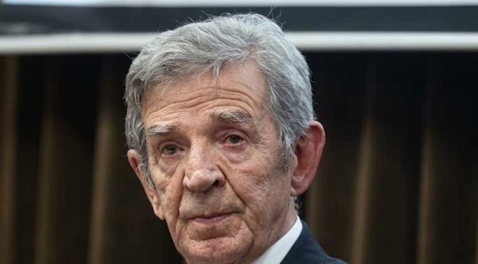 “Zato što u BiH žive muslimani”: Duraković objašnjava zašto Evropska unija toleriše sahranu Mladića “Zato što u BiH žive muslimani”: Duraković objašnjava zašto Evropska unija toleriše sahranu Mladića - featured image