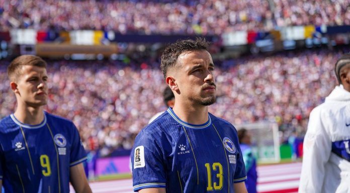 Finansijska kriza trese velikana, klub pred gašenjem: Reprezentativac BiH igra za 220 dolara! Finansijska kriza trese velikana, klub pred gašenjem: Reprezentativac BiH igra za 220 dolara! - featured image