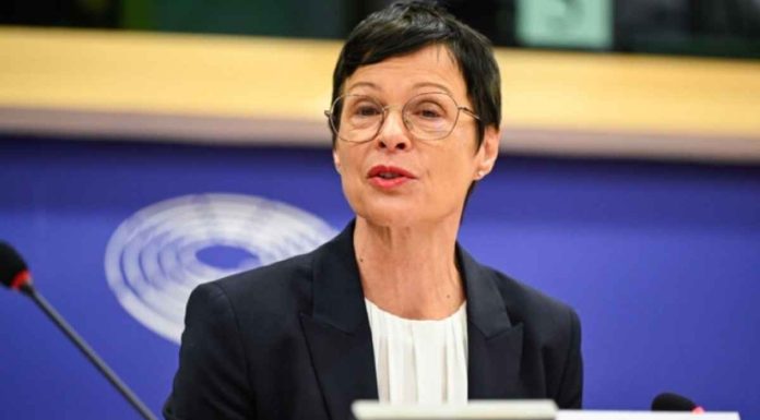 HLADAN TUŠ ZA BEOGRAD IZ BRISELA: Kos prozvala ministre, vojsku i političare iz RS-a zbog Mladića HLADAN TUŠ ZA BEOGRAD IZ BRISELA: Kos prozvala ministre, vojsku i političare iz RS-a zbog Mladića - featured image