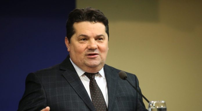 Podivljali Stevandić udario na Bošnjake i EU: “Šta čekate, hajde krećite…” Podivljali Stevandić udario na Bošnjake i EU: “Šta čekate, hajde krećite…” - featured image