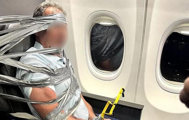 Putnici vezali muškarca za sjedište koji je pravio probleme na letu Putnici vezali muškarca za sjedište koji je pravio probleme na letu - featured image