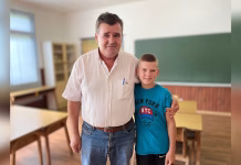 Davud nema školskog druga u klupi, jedini je učenik u školi u Dragovićima