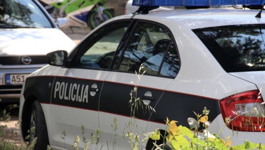 U Bugojnu se obračunala braća zbog izbora: Jedan u SDA, drugi u SDP-u, potukli se nasred ulice - featured image U Bugojnu se obračunala braća zbog izbora: Jedan u SDA, drugi u SDP-u, potukli se nasred ulice - featured image