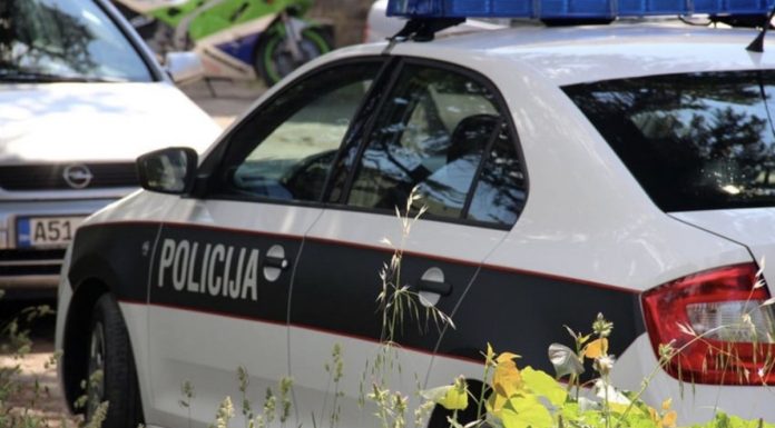 U Bugojnu se obračunala braća zbog izbora: Jedan u SDA, drugi u SDP-u, potukli se nasred ulice U Bugojnu se obračunala braća zbog izbora: Jedan u SDA, drugi u SDP-u, potukli se nasred ulice - featured image